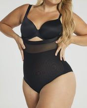 Load image into Gallery viewer, Luna