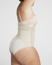 Load image into Gallery viewer, Luna