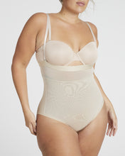 Load image into Gallery viewer, Luna